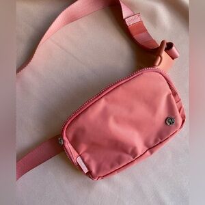LULULEMON EVERYWHERE BELT BAG 1L PEACH PINK